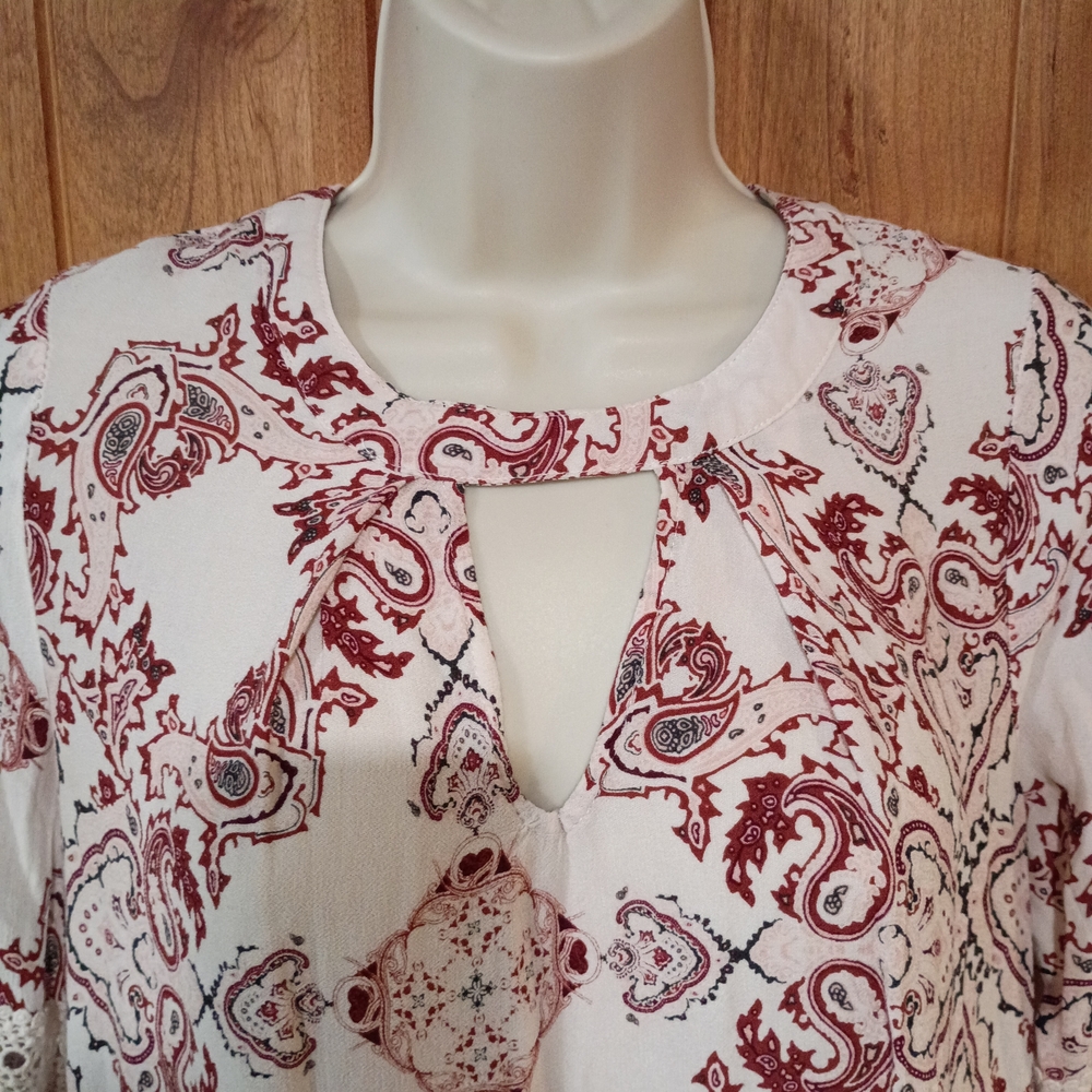 Hint of‎ Mint Red and White Patterned Mini Dress - Picture 2 of 6